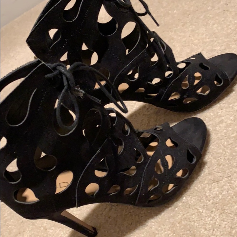 Also black shoes size 7.5